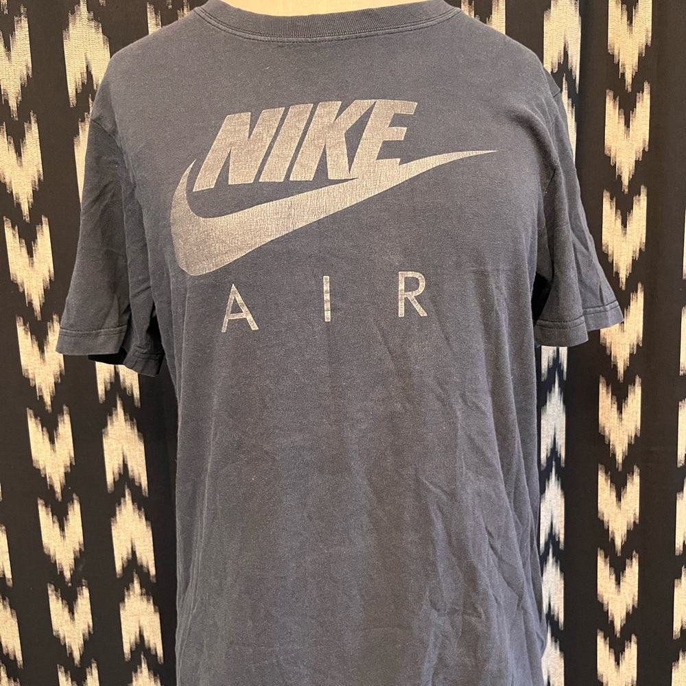 Black Nike tee